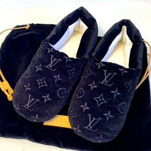 LOUIS VUITTON- Dreamy Slippers Flats EU 37 (US 6.5)